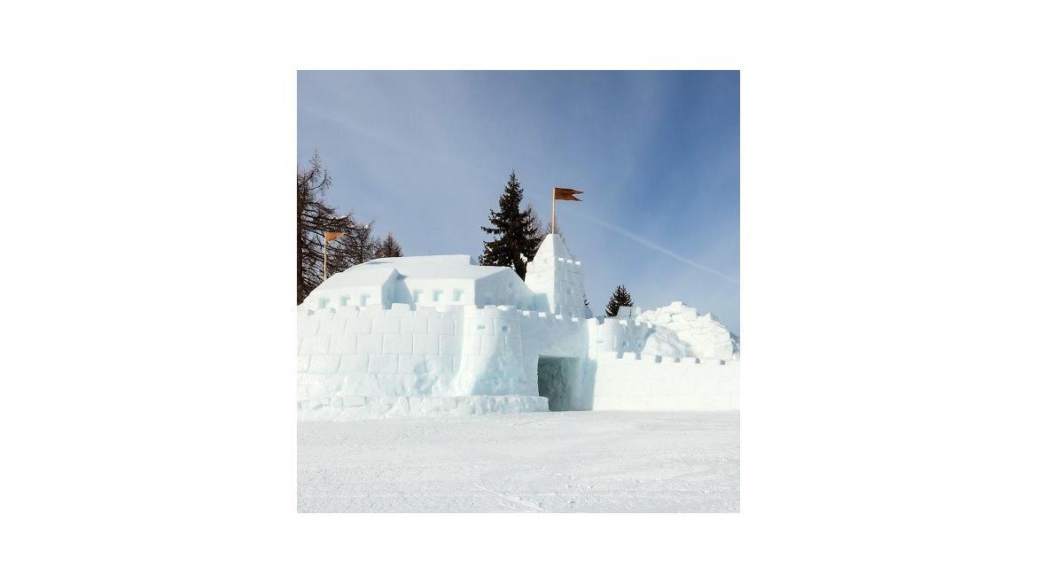 30. 12. 2018&lt;br&gt;Stavanie snehového hradu v detskej lyžiarskej škôlke