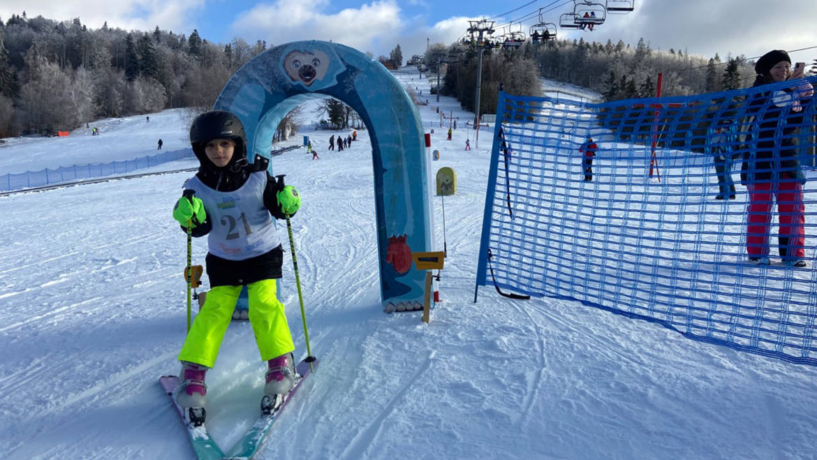 Detský rozprávkový slalom v lyžiarskej škôlke